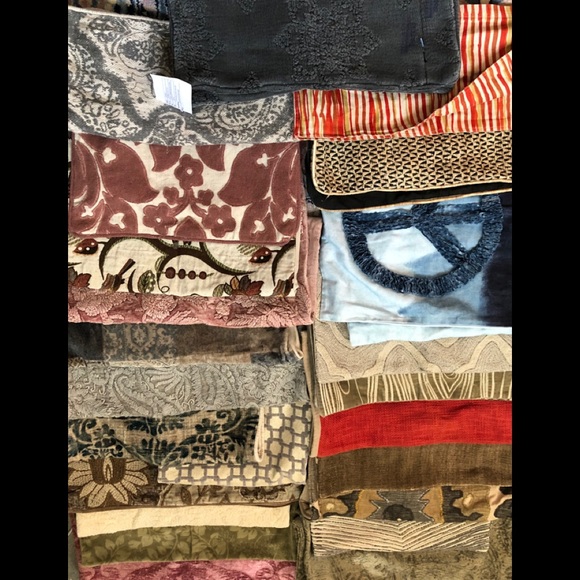 Beautiful Assortmentb of Decorative Pillows - Picture 2 of 8